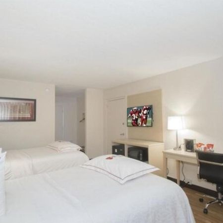 Days Inn By Wyndham Neptune Beach Джэксонвилл-Бич Экстерьер фото