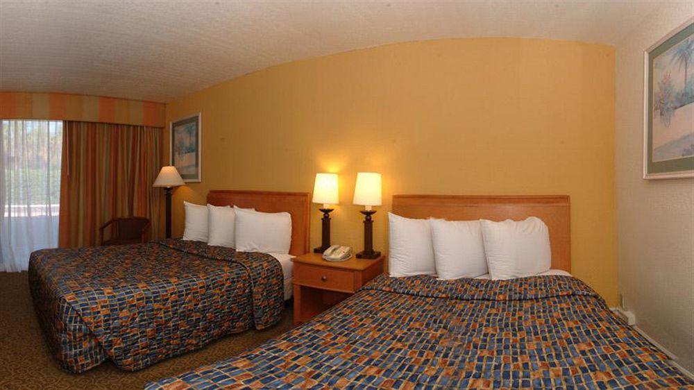 Days Inn By Wyndham Neptune Beach Джэксонвилл-Бич Экстерьер фото