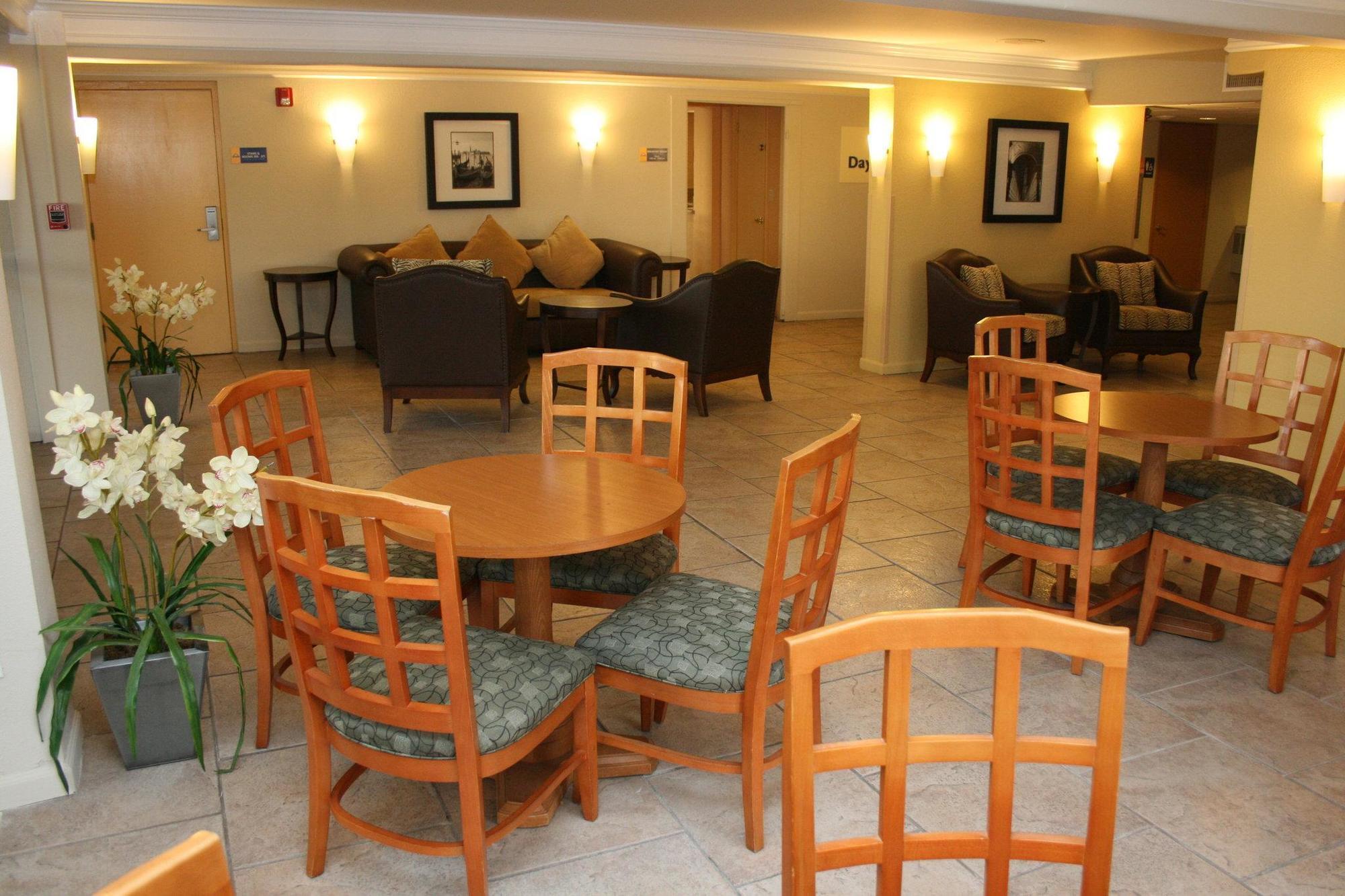 Days Inn By Wyndham Neptune Beach Джэксонвилл-Бич Экстерьер фото