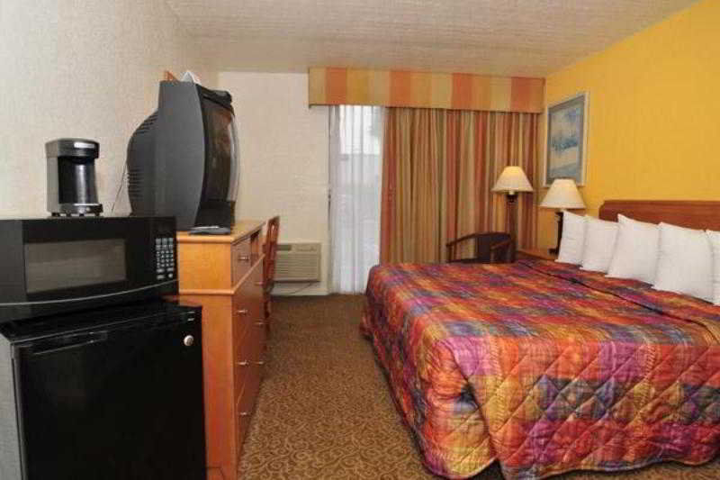 Days Inn By Wyndham Neptune Beach Джэксонвилл-Бич Экстерьер фото