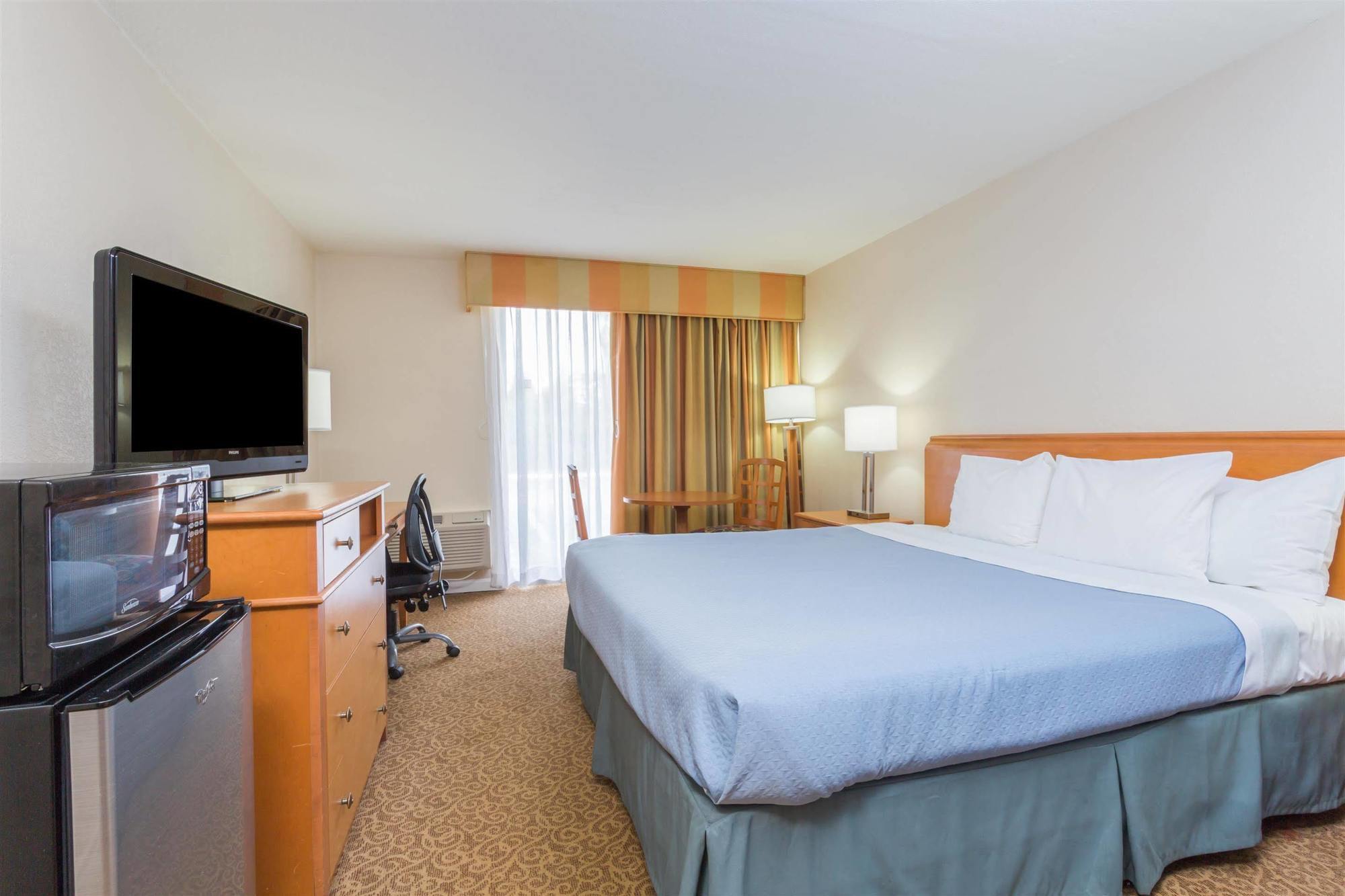 Days Inn By Wyndham Neptune Beach Джэксонвилл-Бич Экстерьер фото