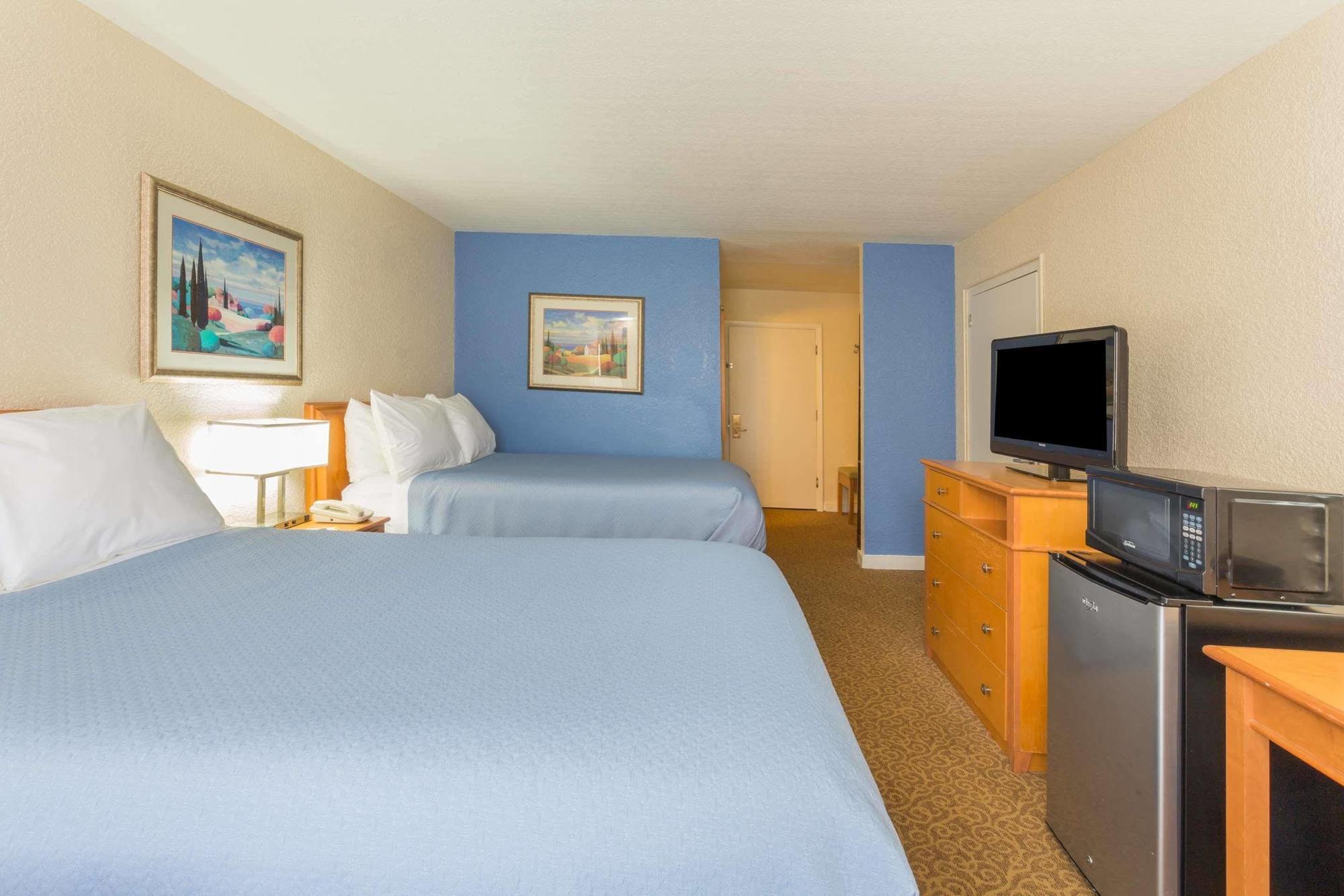 Days Inn By Wyndham Neptune Beach Джэксонвилл-Бич Экстерьер фото
