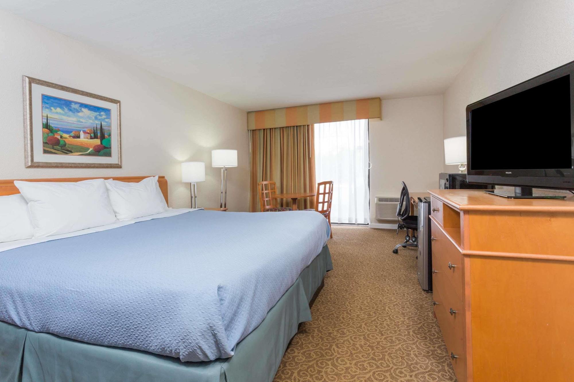 Days Inn By Wyndham Neptune Beach Джэксонвилл-Бич Экстерьер фото