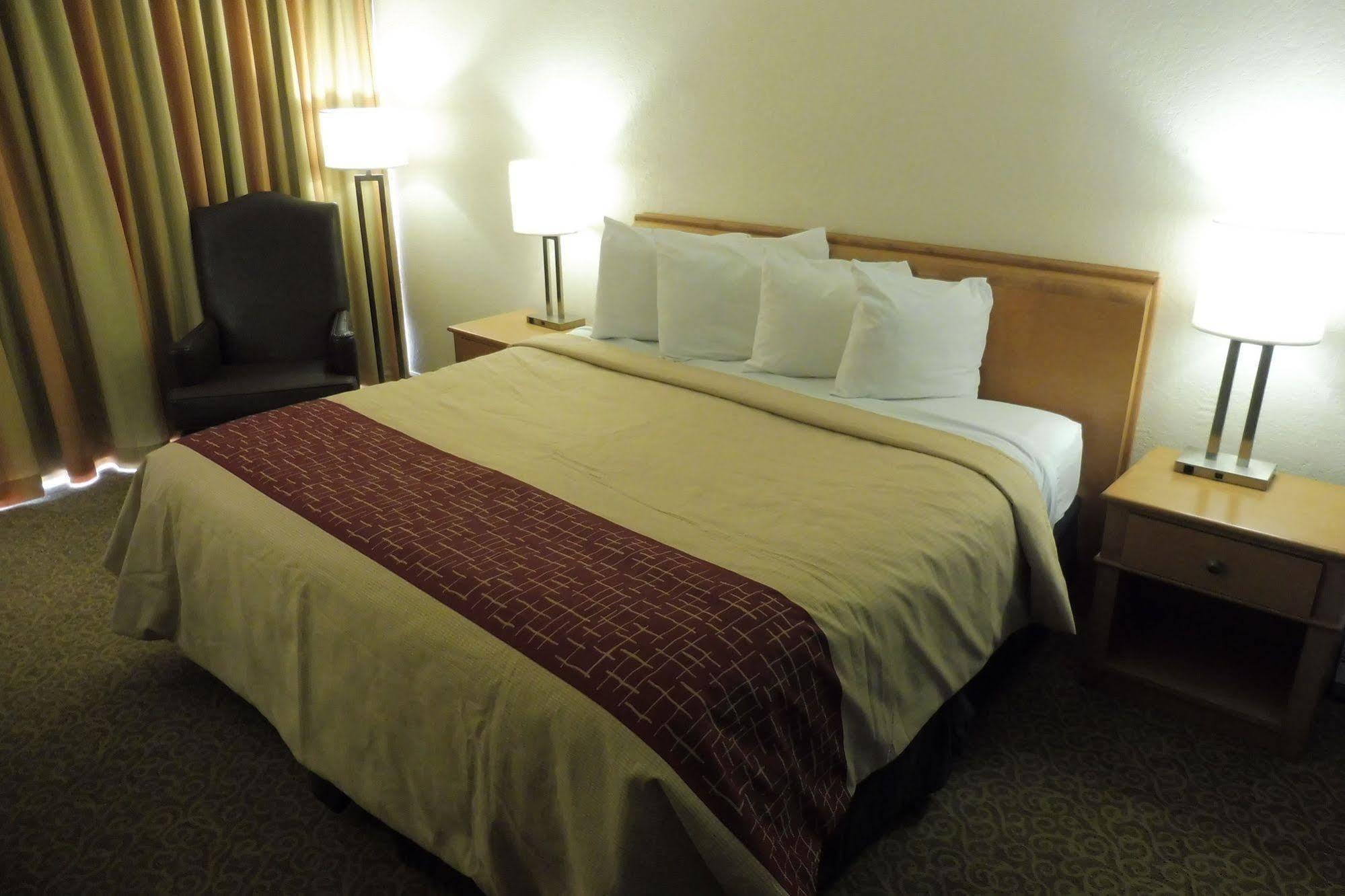 Days Inn By Wyndham Neptune Beach Джэксонвилл-Бич Экстерьер фото