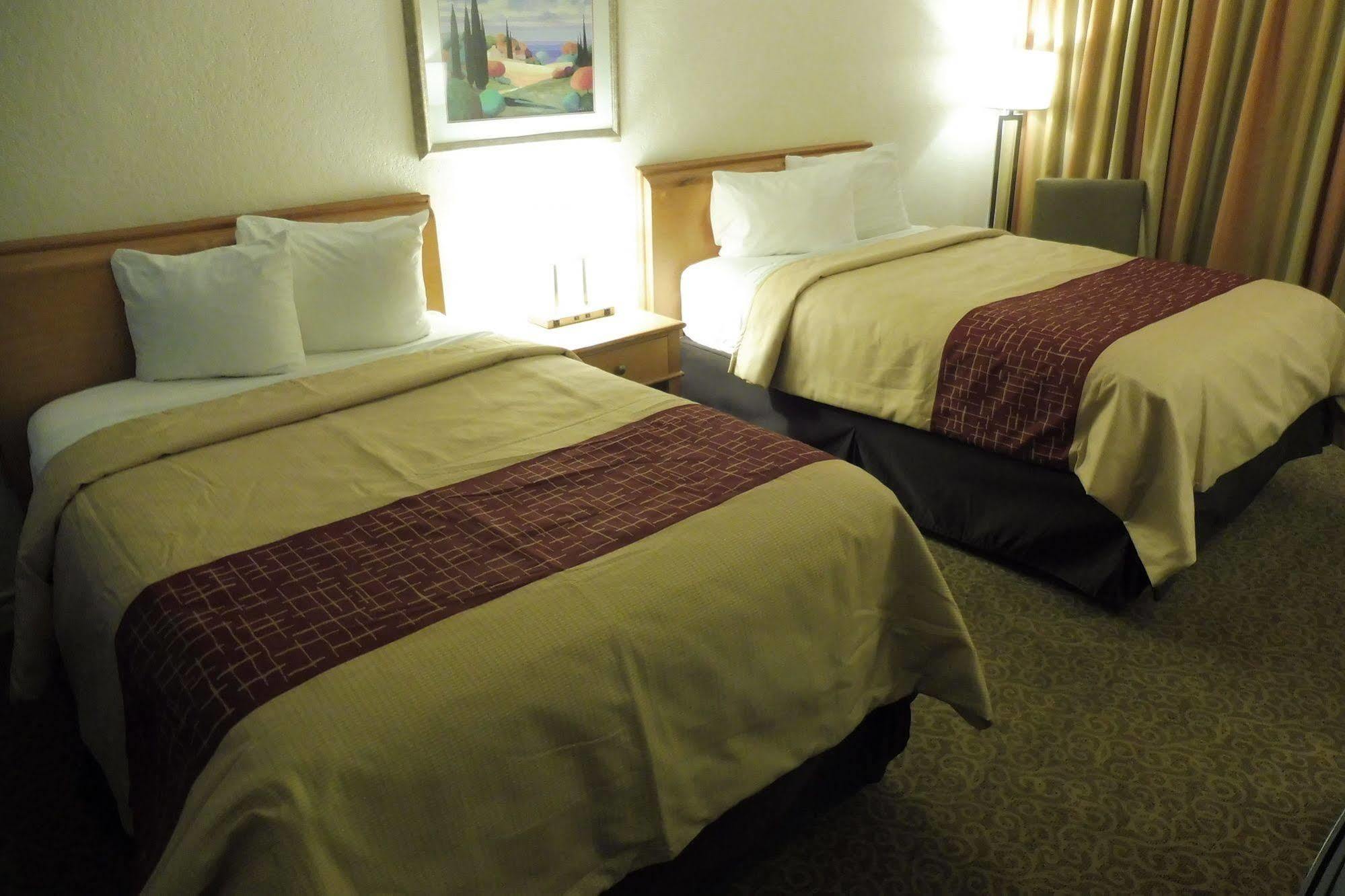 Days Inn By Wyndham Neptune Beach Джэксонвилл-Бич Экстерьер фото